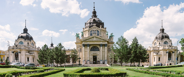 Szechenyi front enterance | Photo by Wei-Te Wong